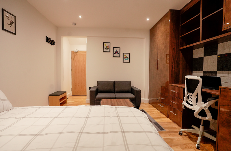 54 St. Jude’s Road, Egham-TW20 0BT Room 3